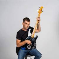 Shows / Artist Bass player available in Peterborough England